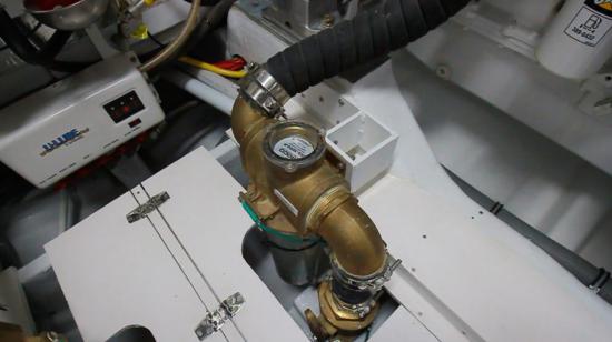 Neptunus 650 Express thru hull