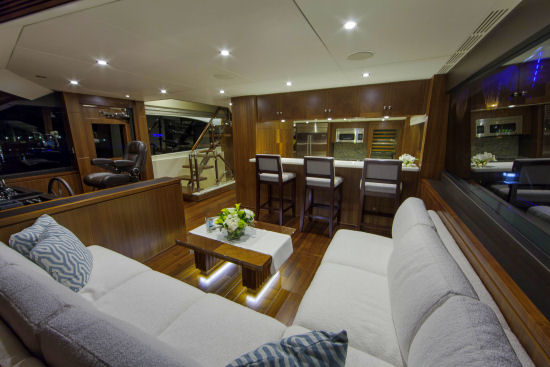 Ocean Alexander 100 Motoryacht dinette