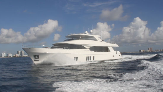 Ocean Alexander 100 Motoryacht flying bridge