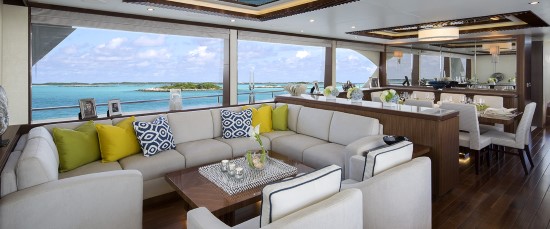 Ocean Alexander 100 Skylounge salon