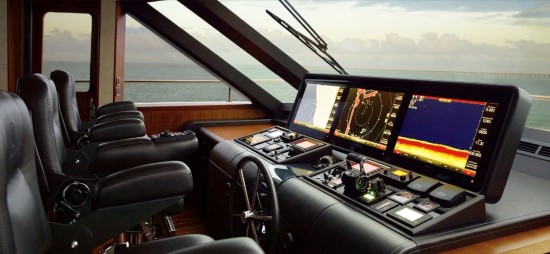 Ocean Alexander 100 Skylounge helm