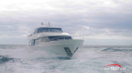 Ocean Alexander 100 Skylounge running