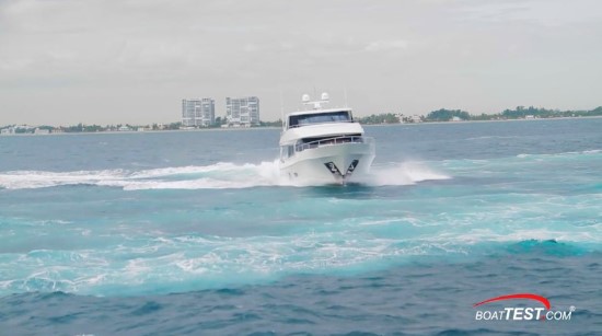 Ocean Alexander 100 Skylounge running