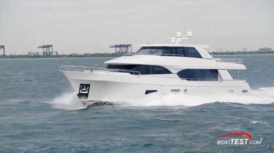 Ocean Alexander 100 Skylounge running