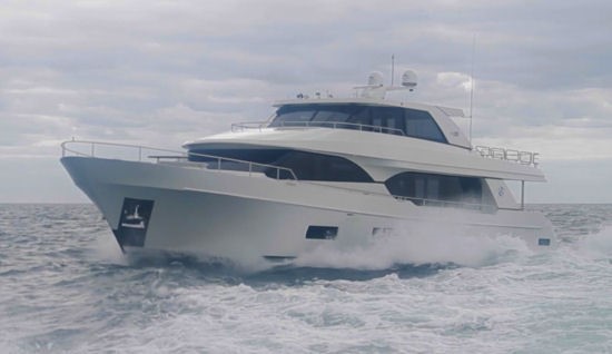 Ocean Alexander 100 Skylounge running