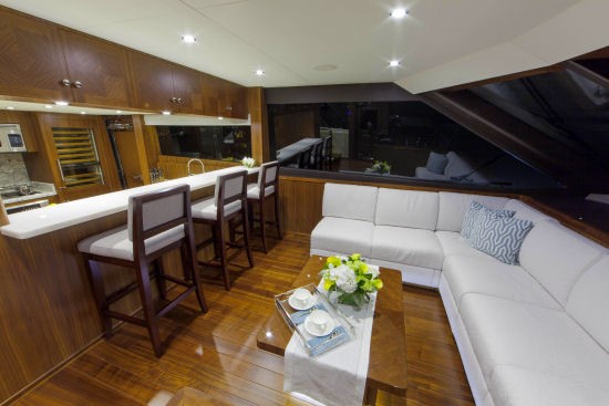 Ocean Alexander 100 Skylounge salon table