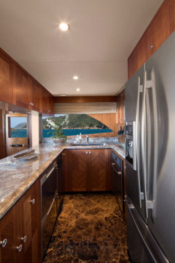 Ocean Alexander 85 Motoryacht galley