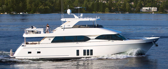 Ocean Alexander 85 Motoryacht running shot