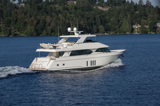 Ocean Alexander 85 Motoryacht running shot
