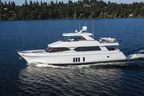 Ocean Alexander 85 Motoryacht running shot