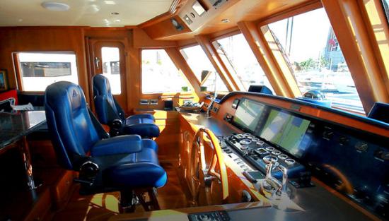 Outer Reef 700 lower helm