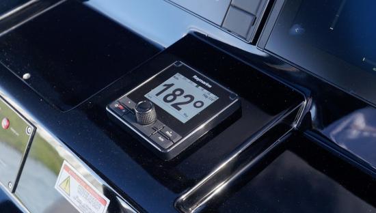 Pardo Yachts 43 autopilot