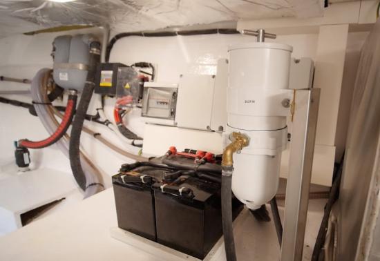 Pardo Yachts 43 batteries