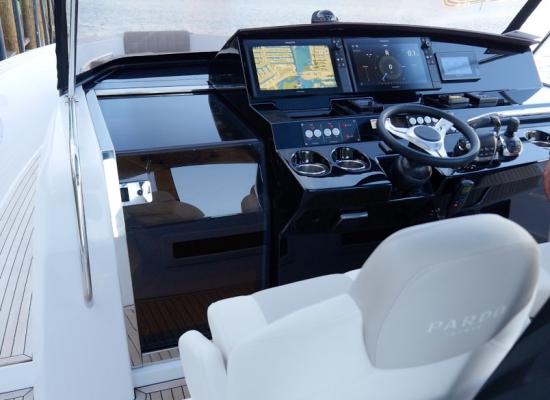 Pardo Yachts 43 companionway