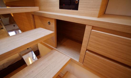 Pardo Yachts 43 stairs