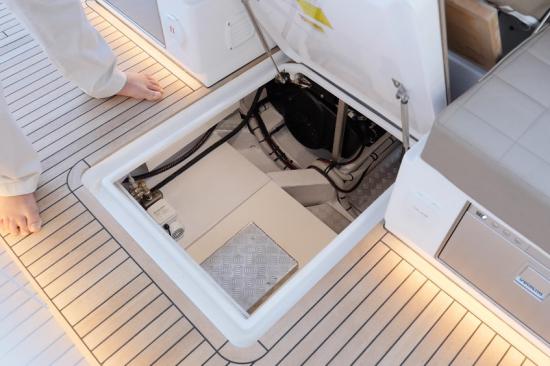 Pardo Yachts 43 engine room hatch