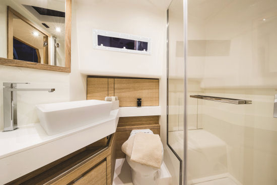 Pardo Yachts 43 head