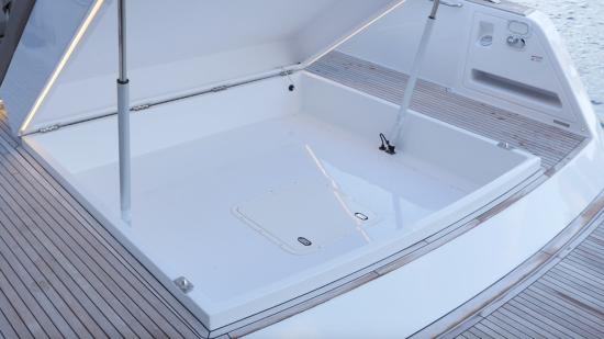 Pardo Yachts 43 stern locker