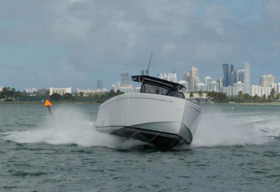 Pardo Yachts 43 running