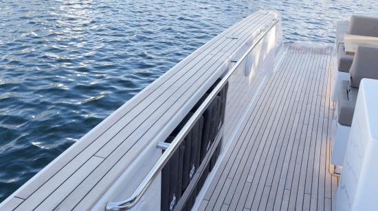 Pardo Yachts 43 side decks
