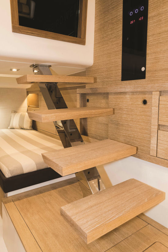 Pardo Yachts 43 stair