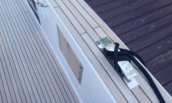 Pardo Yachts 43 boarding step