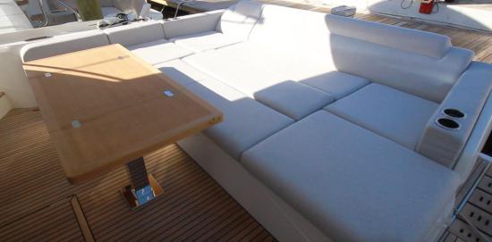 Prestige 590 cockpit lounge