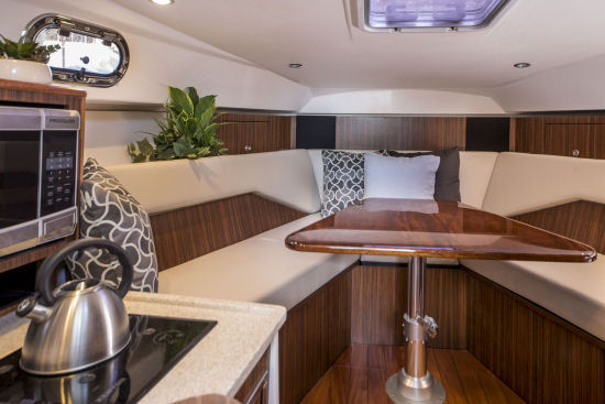 Pursuit OS 325 Offshore overhead port