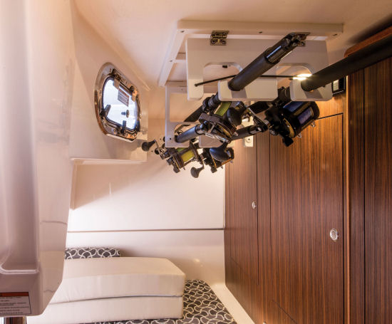 Pursuit OS 325 Offshore rod rack