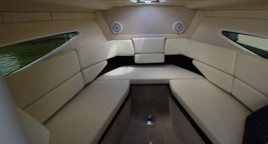 Regal 26 XO cabin