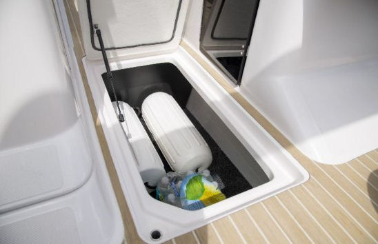 Regal 29 OBX ski locker