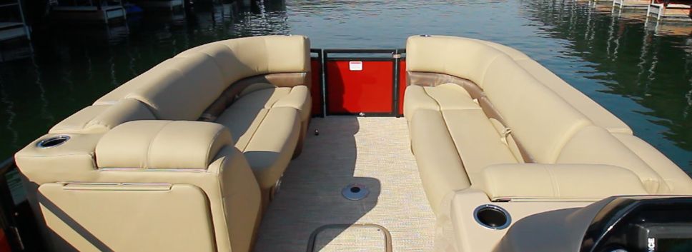 Regency 210 DL3 bow lounges