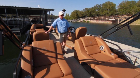 REGENCY 254 LE3 Sport Aft Lounge Seats