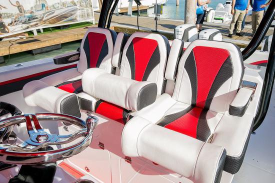 Renaissance Prowler 42 helm seats