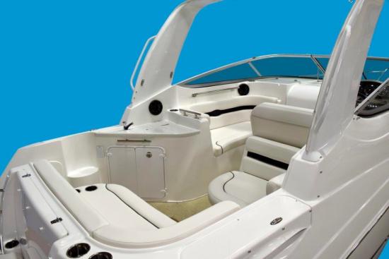 Rinker 270 EX refreshment center