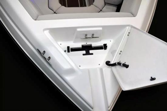 Rinker Q3 OB anchor locker