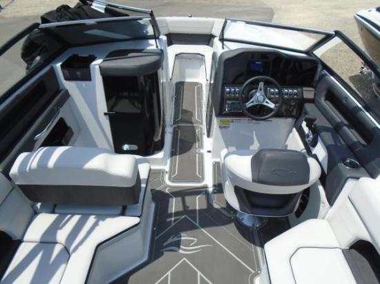 Rinker Q3 OB helm seats