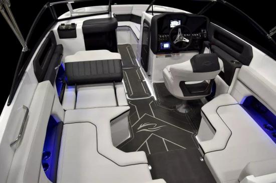 Rinker Q3 OB transom