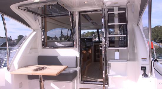 Riviera 395 SUV bulk head