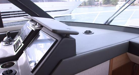 Riviera 395 SUV dash