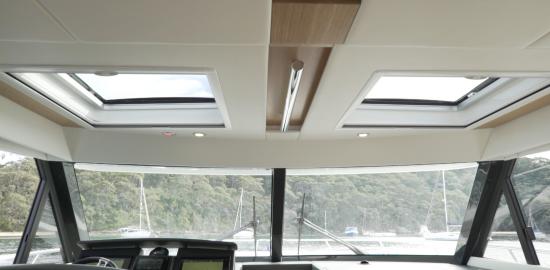 Riviera 395 SUV helm