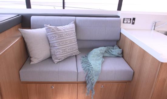 Riviera 395 SUV love seat