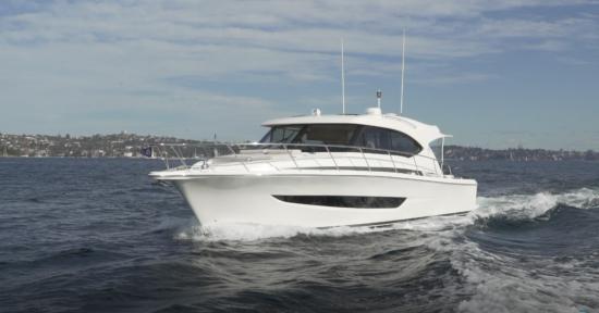 Riviera 395 SUV running