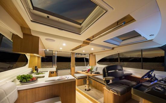 Riviera 395 SUV salon