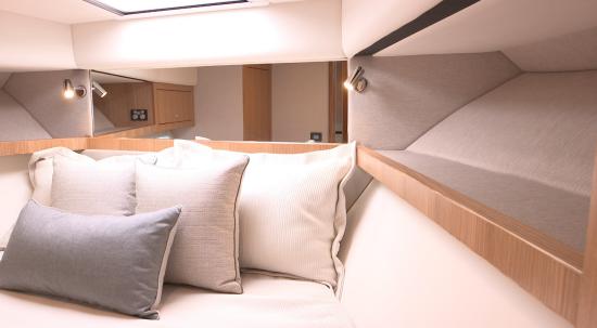 Riviera 395 SUV usb outlets