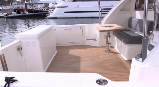 Riviera 39 Sports Motor Yacht side view