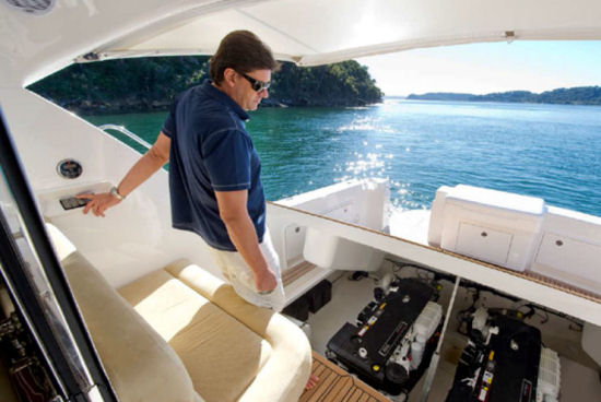 Riviera 445 SUV engine access