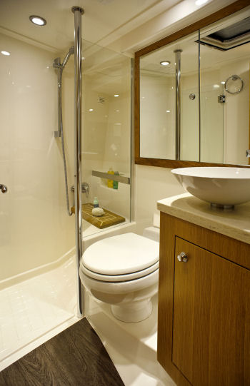 Riviera 445 SUV head