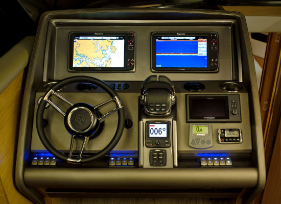 Riviera 445 SUV steering wheel