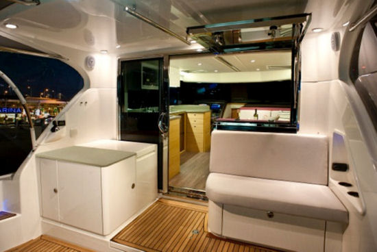 Riviera 445 SUV mezzanine seating